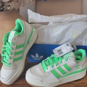 Adidas Womens Forum Bold Stripes shoe in the 'White Green' colorway NWT US 8